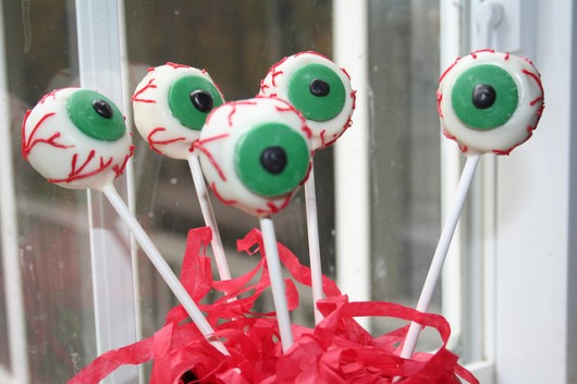 Eyeball Cake Pops
