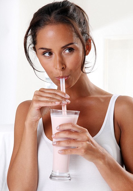 WOMAN DRINKING STRAWBERRY MILKSHAKE OR SMOOTHIE