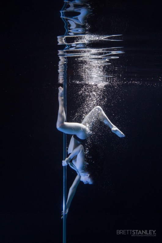 Underwater Pole Dancing_2